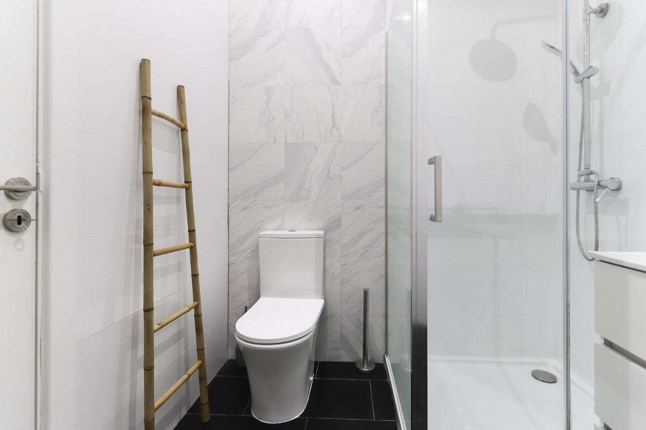 Appartamento Bright Santa Catarina By Homing Lisbona Esterno foto