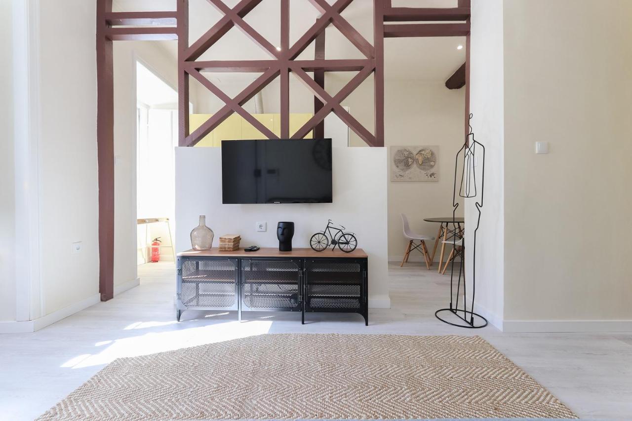 Appartamento Bright Santa Catarina By Homing Lisbona Esterno foto